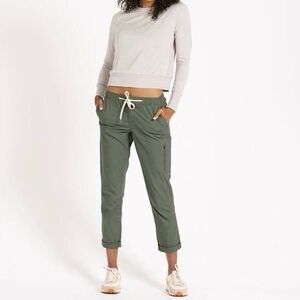 Vuori Green Ripstop Women’s Cropped Pants Sz Small ECU